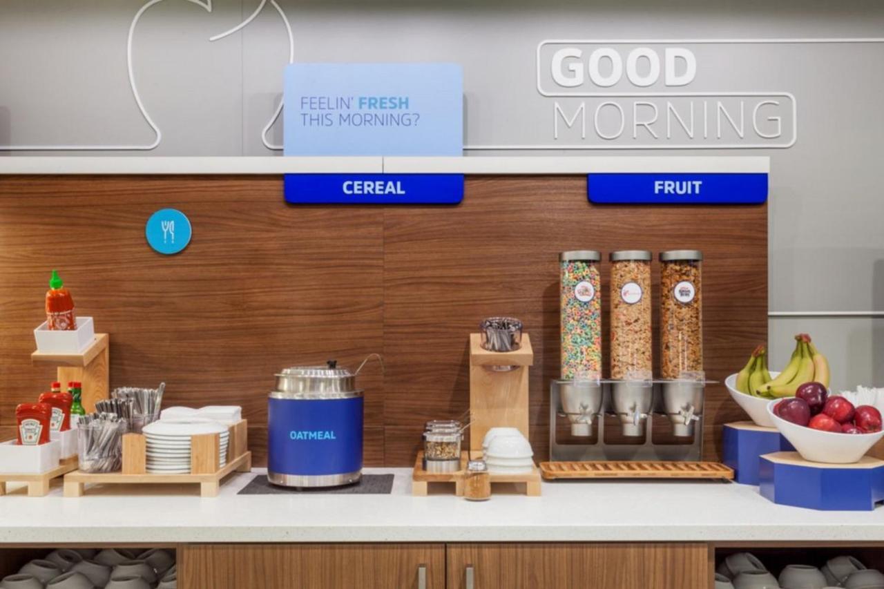 Tecumseh Holiday Inn Express & Suites Windsor East - Lakeshore By Ihg מראה חיצוני תמונה