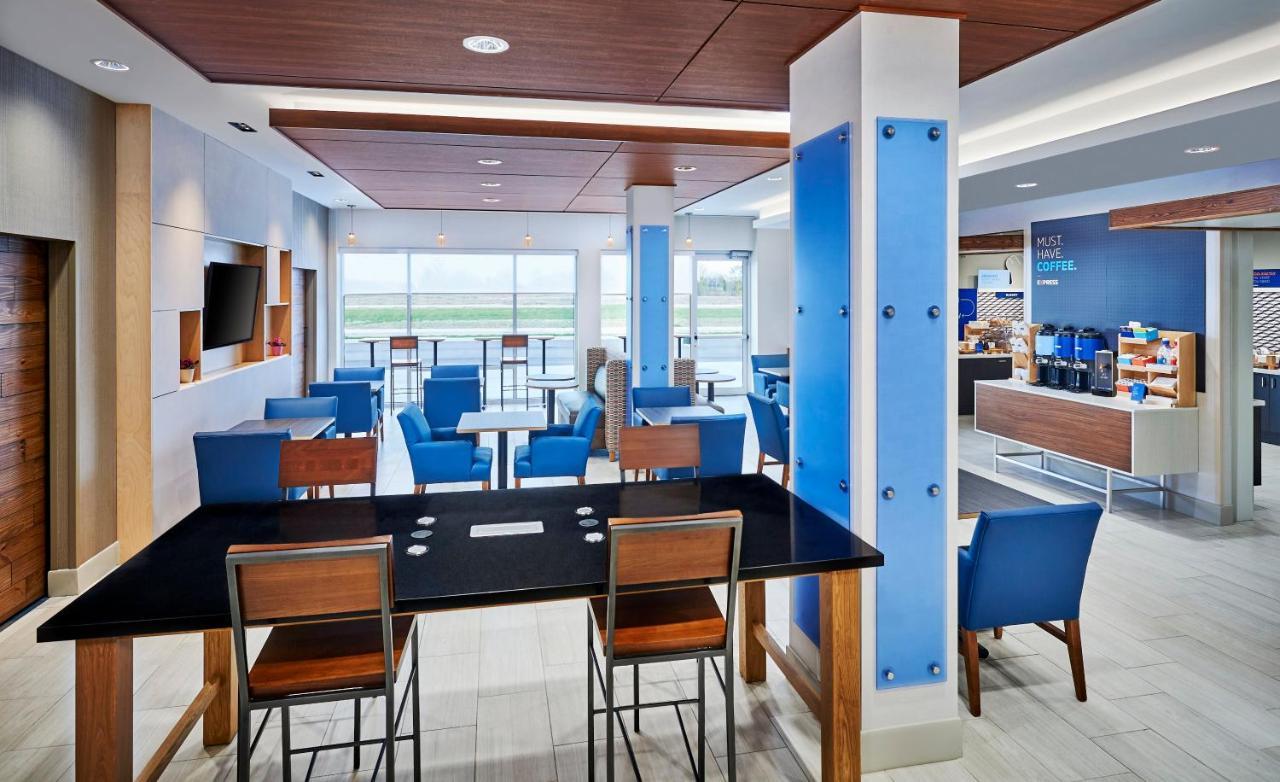 Tecumseh Holiday Inn Express & Suites Windsor East - Lakeshore By Ihg מראה חיצוני תמונה