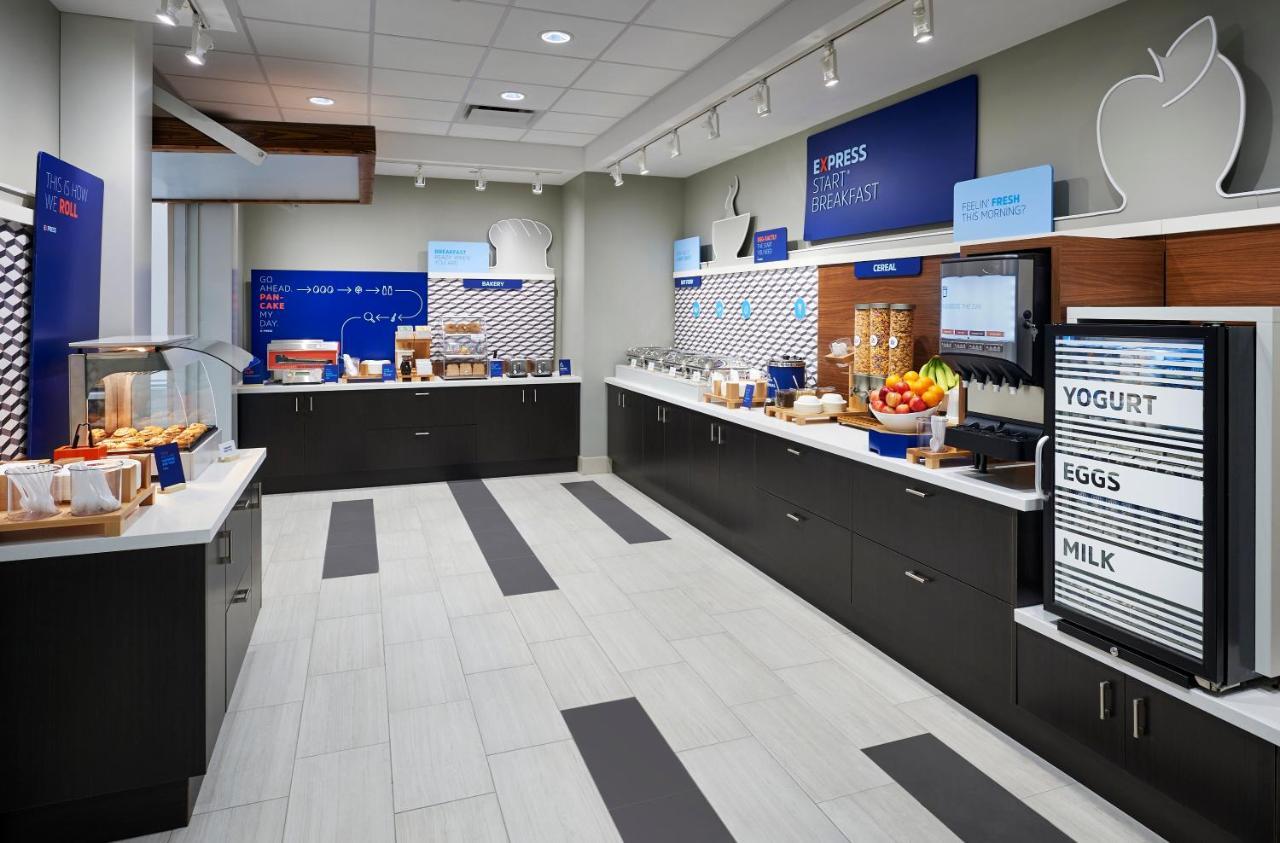 Tecumseh Holiday Inn Express & Suites Windsor East - Lakeshore By Ihg מראה חיצוני תמונה